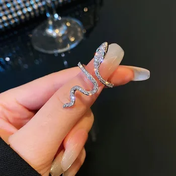 WUKALO เหล้าองุ่นชนิดพังก์งูรูปร่างแหวนสำหรับผู้หญิงภาษาเกาหลีแห่งเหล่าอัศวินราชินีและอสรเปิด Adjustable คริสตัลวงแหวนแต่งงานปาร์ตี้เครื่องเพชร