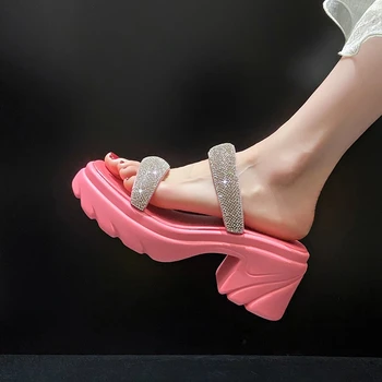 ผู้หญิงคือรรองเท้าไป 2023 หน้าร้อนใหม่ของผู้หญิงรองเท้าหรูหรา Rhinestones สูบส้นรองเท้าแพลตฟอร์มทันสมัยรองเท้าแสงสว่างไม่ใส่ชุด Sandalias